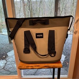 Yeti Hopper Two 20 Soft sided Cooler Leak Proof Grey Blue